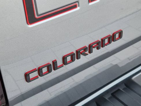 Used 2022 Chevrolet Colorado LT w/ Redline Special Edition RWD image 9