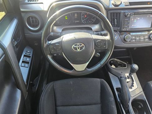 Used 2018 Toyota RAV4 XLE AWD/4WD image 14