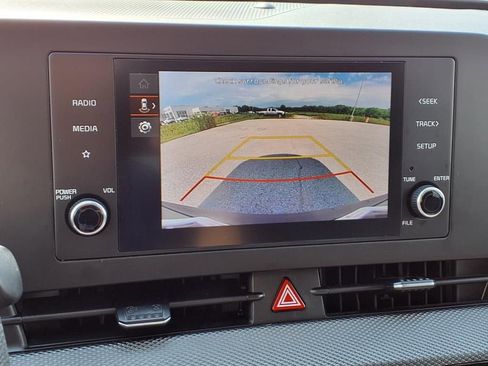 Used 2023 Kia Sportage LX image 11