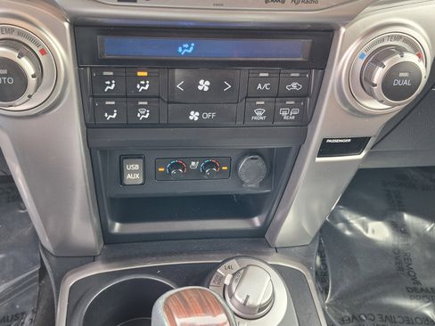 Used 2019 Toyota 4Runner Limited AWD/4WD image 32
