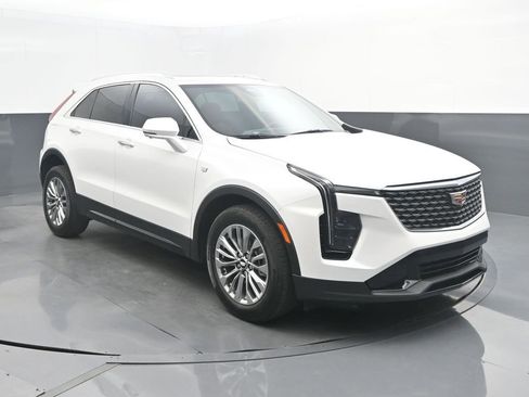 Used 2024 Cadillac XT4 Premium Luxury w/ Active Safety Package FWD image 9