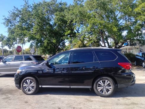 Used 2018 Nissan Pathfinder SL FWD image 5