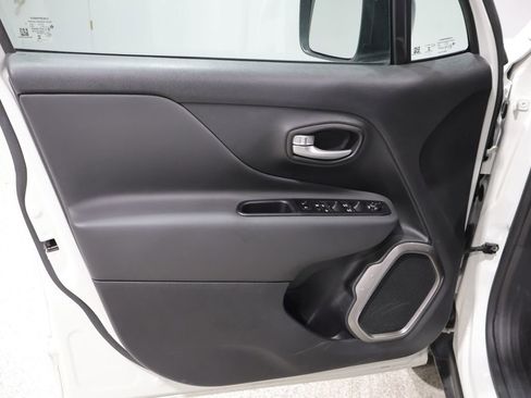 Used 2023 Jeep Renegade Latitude w/ Premium Group AWD/4WD image 14