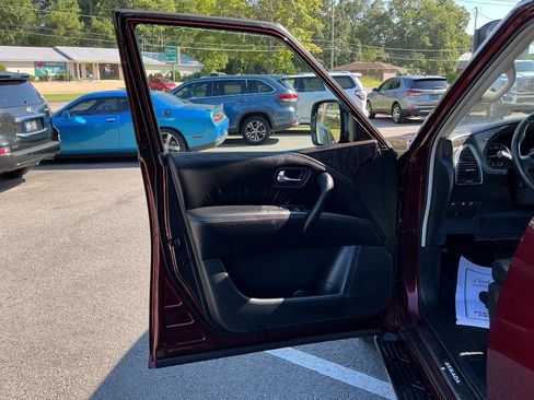 Used 2023 Nissan Armada Platinum w/ Captain's Chairs Package RWD image 16
