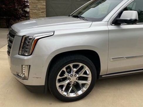 Used 2019 Cadillac Escalade Premium Luxury AWD/4WD image 1