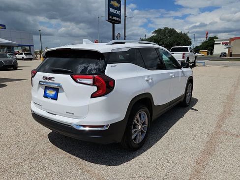 Used 2024 GMC Terrain SLT AWD/4WD image 8