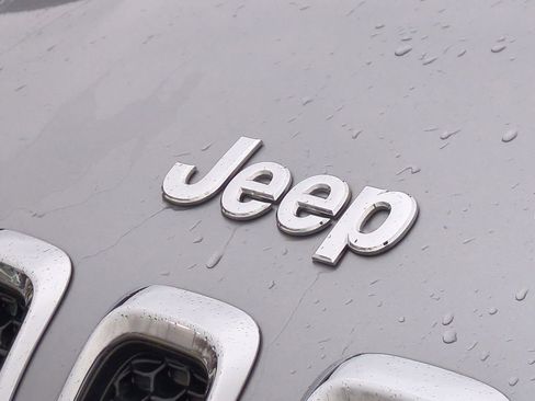 Used 2016 Jeep Cherokee Latitude w/ Comfort/Convenience Group image 12