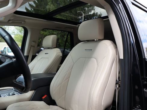 Used 2023 Ford Expedition Platinum AWD/4WD image 4