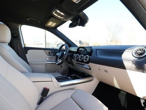 Certified 2025 Mercedes-Benz GLA 250 4MATIC w/ Driver Assistance Package image 40