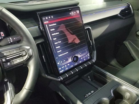 Used 2025 GMC Acadia AT4 image 24