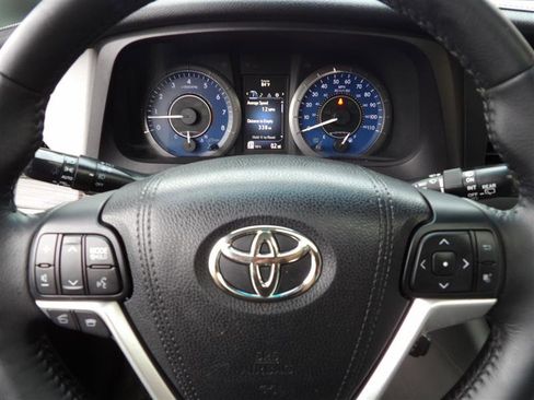 Used 2016 Toyota Sienna XLE image 22