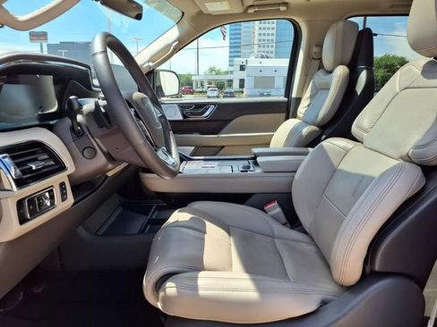 Certified 2023 Lincoln Navigator Reserve AWD/4WD image 4