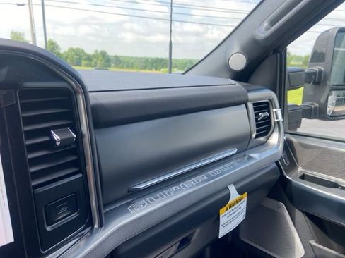 New 2025 Ford F250 Platinum image 26