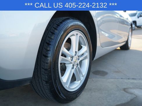 Used 2018 Chevrolet Cruze LT image 9