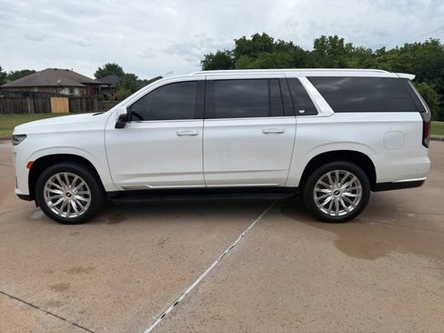 Used 2024 Cadillac Escalade ESV Premium Luxury AWD/4WD image 2