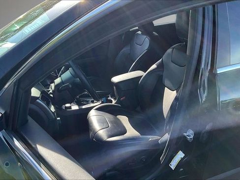 Used 2019 Jeep Cherokee Latitude Plus w/ Comfort/Convenience Group AWD/4WD image 22