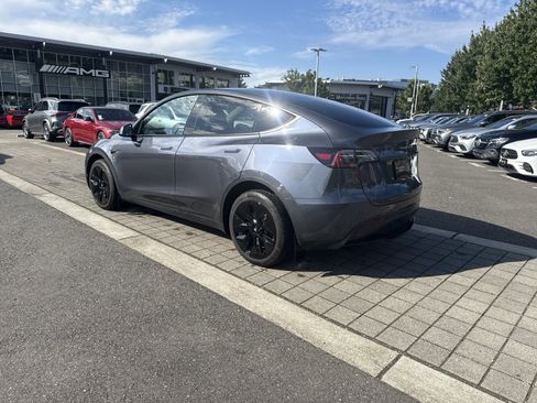 Used 2023 Tesla Model Y Long Range AWD/4WD image 3