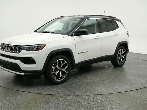 Used 2025 Jeep Compass Limited AWD/4WD image 3