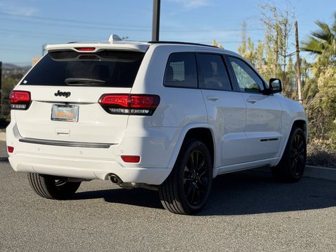 Used 2021 Jeep Grand Cherokee Laredo X image 8