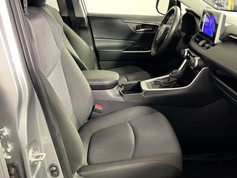 Used 2025 Toyota RAV4 XLE image 28