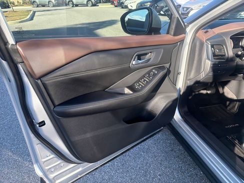 Used 2022 Nissan Rogue SV w/ SV Premium Package image 16