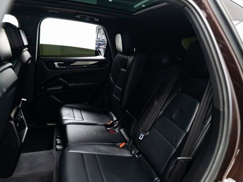 Used 2019 Porsche Cayenne image 21