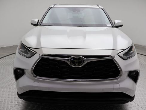 Used 2024 Toyota Highlander Limited image 5