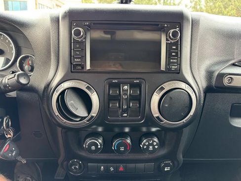 Used 2015 Jeep Wrangler Unlimited Sport w/ Quick Order Package 24S AWD/4WD image 27