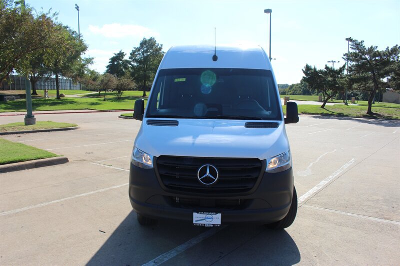 Used 2025 Mercedes-Benz Sprinter 2500 image 7