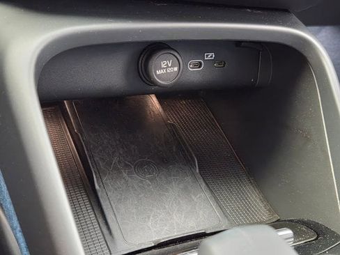 Certified 2023 Volvo C40 P8 Recharge Plus AWD/4WD image 31