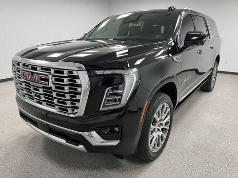 Used 2026 GMC Yukon XL Denali w/ Sun & Power Step Package AWD/4WD image 4