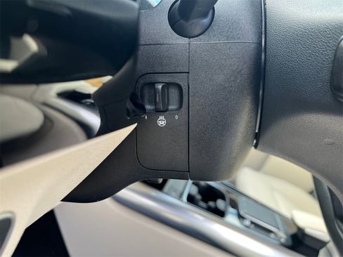 Certified 2022 Mercedes-Benz GLA 250 4MATIC image 22