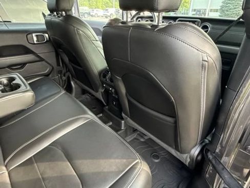 Used 2022 Jeep Wrangler Unlimited Sahara w/ Cold Weather Group AWD/4WD image 30