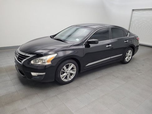 Used 2014 Nissan Altima 2.5 SV image 2