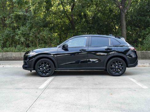 Used 2025 Honda HR-V Sport image 6