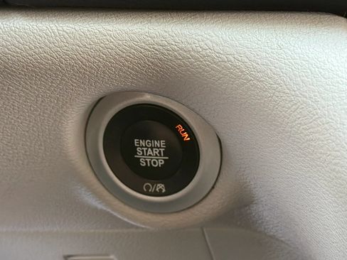 Used 2017 Chrysler Pacifica Touring-L Plus FWD image 43