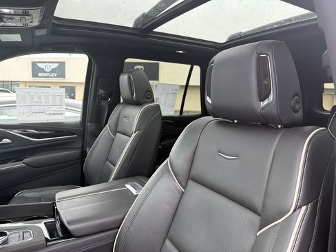 Certified 2023 Cadillac Escalade Sport w/ LPO, ONYX Package image 9