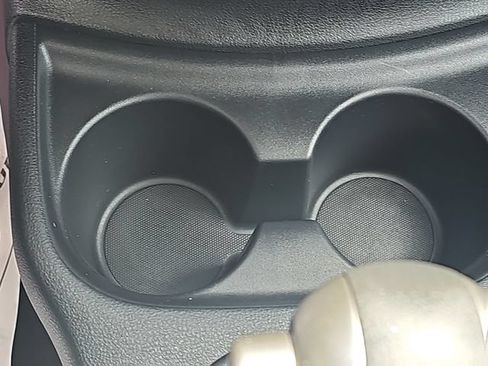 Used 2014 Nissan Versa SV FWD image 20