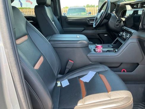 Used 2025 GMC Sierra 2500 AT4 w/ AT4 Premium Plus Package AWD/4WD image 13