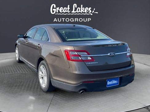 Used 2016 Ford Taurus SE FWD image 3