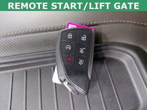 Certified 2024 GMC Yukon XL SLT image 5