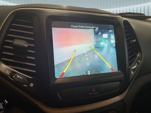 Used 2015 Jeep Cherokee Limited image 3