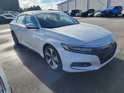 Used 2019 Honda Accord Touring image 3