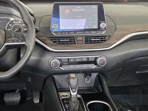Used 2024 Nissan Altima 2.5 SV image 14