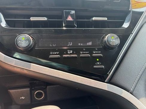 Used 2021 Toyota Camry SE FWD image 24