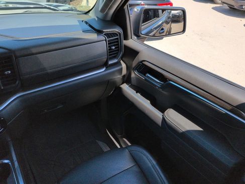 Used 2022 Chevrolet Silverado 1500 LT AWD/4WD image 17
