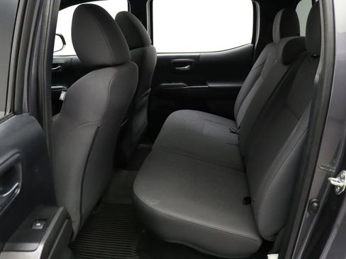 Used 2017 Toyota Tacoma TRD Sport image 19