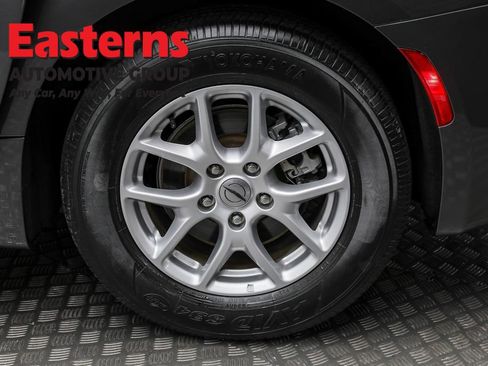 Used 2023 Chrysler Voyager LX image 8