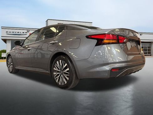 Used 2025 Nissan Altima 2.5 SV image 11