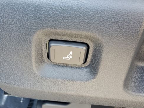 Used 2025 Toyota Tacoma SR5 image 17